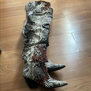 Women's Snakeskin Pattern Boots